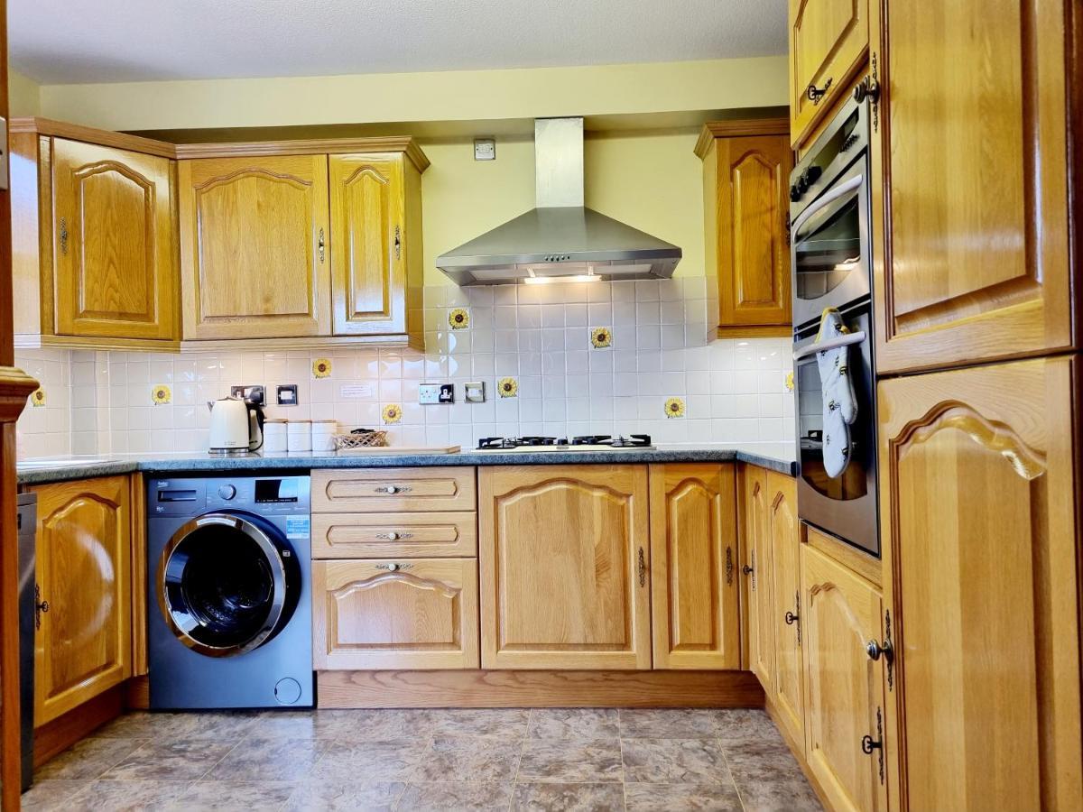 Inverness City 3 Bedroom House Free Parking Екстериор снимка
