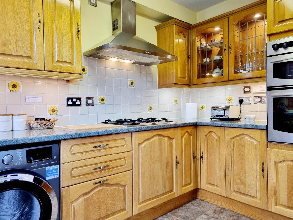 Inverness City 3 Bedroom House Free Parking Екстериор снимка