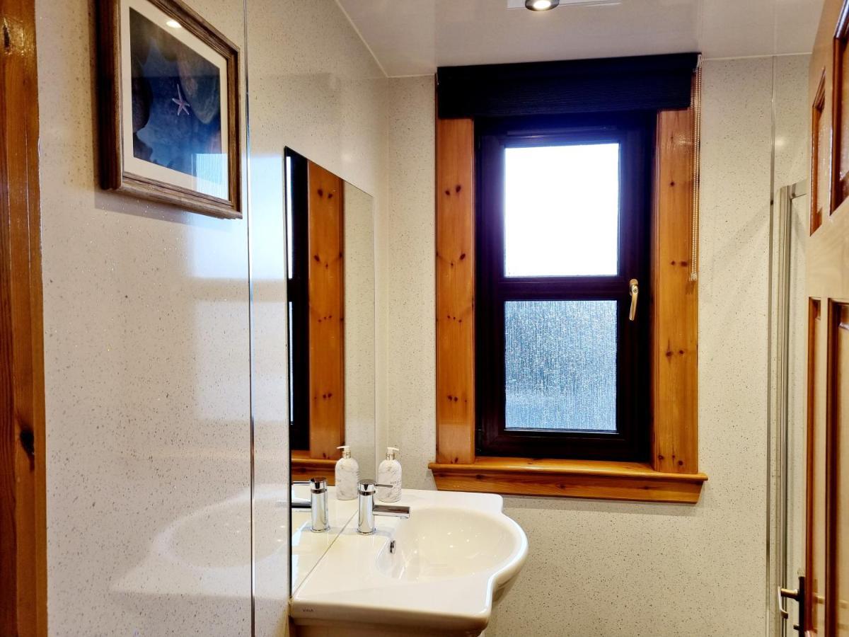 Inverness City 3 Bedroom House Free Parking Екстериор снимка